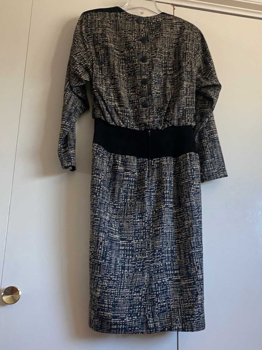 Vintage  St.Gillian by Kay Unger 100%Silk Dres sz 6 Black Gold Patterened Button